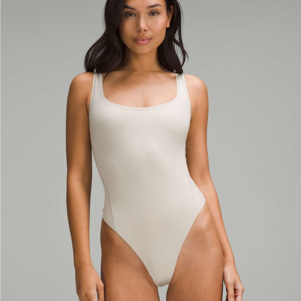 Lululemon Wundermost Square Neck bodysuit | XS | Mojave Tan